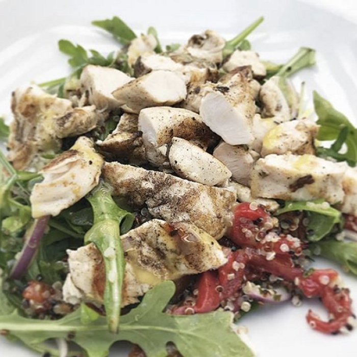 Salade grecque quinoa et poulet